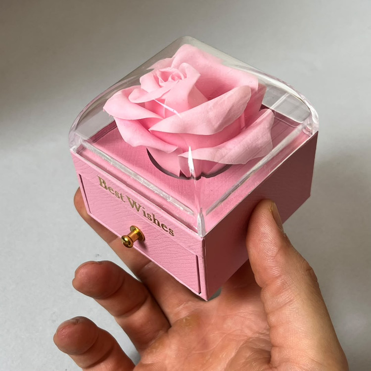 ست هدیه زنانه جعبه گلدار و گردنبند قو صورتی